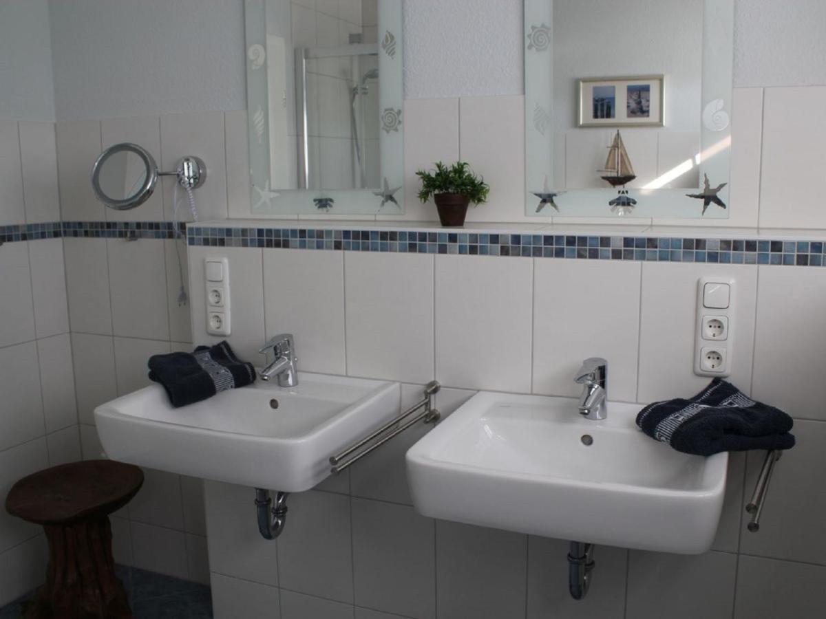Villa Reetdachhaus Windsbraut Breege Esterno foto